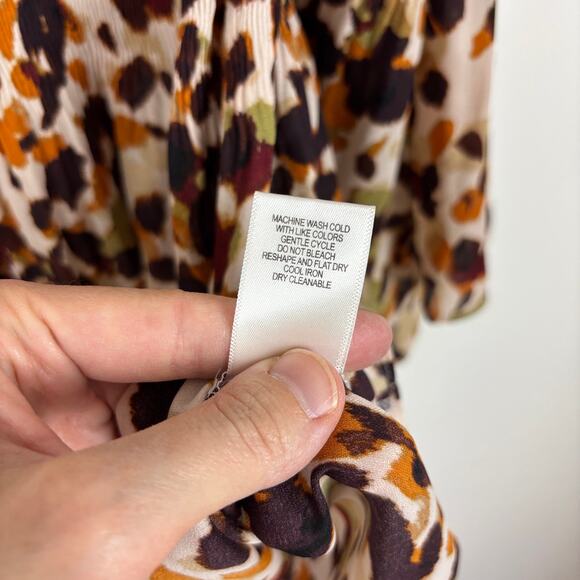 floral & ivy woman 2X Brown animal print blouse top bell sleeve v-neck - Picture 8 of 8
